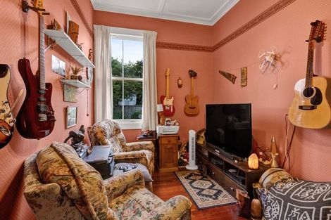 Photo of property in 237 South Road, Hawera, 4610