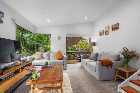 Photo of property in 2/53 Topliss Drive, Northcross, Auckland, 0632