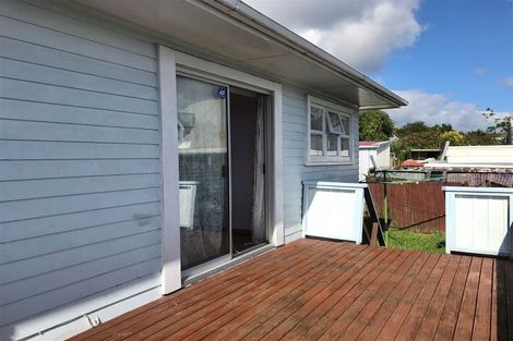Photo of property in 28 Archibald Road, Kelston, Auckland, 0602