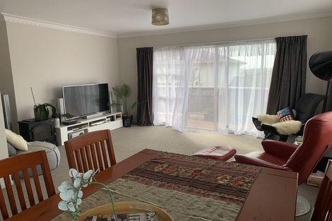 Photo of property in 2/100 Titirangi Road, New Lynn, Auckland, 0600