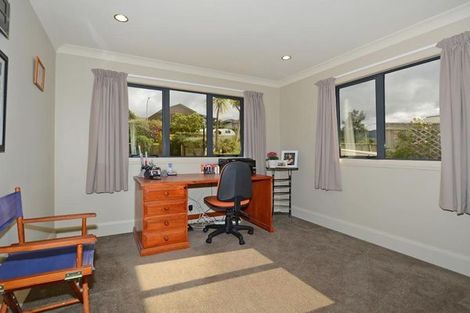 Photo of property in 15 Riverstone Drive, Riverstone Terraces, Upper Hutt, 5018