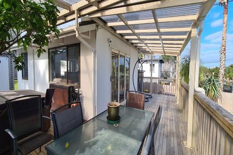 Photo of property in 3 The Terrace, Herald Island, Auckland, 0618