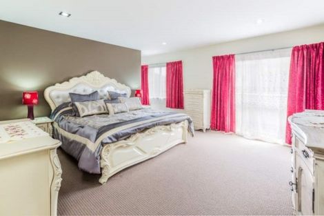 Photo of property in 15 Mana Lane, Pinehill, Auckland, 0632