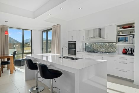 Photo of property in 5 Valley Crescent, Wanaka, 9305