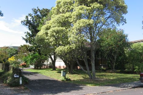 Photo of property in 1/6 Pokapu Street, Titirangi, Auckland, 0600