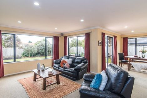 Photo of property in 21 Regent Drive, Paraparaumu Beach, Paraparaumu, 5032