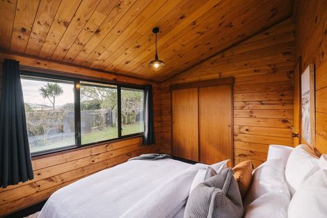 Photo of property in 12 Suzanne Grove, Kelvin Grove, Palmerston North, 4414