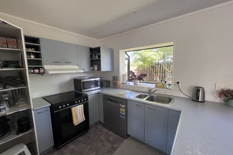 Photo of property in 20 Randwick Place, Randwick Park, Auckland, 2105
