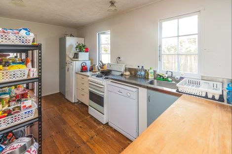 Photo of property in 4 Seafront Road, Castlecliff, Whanganui, 4501