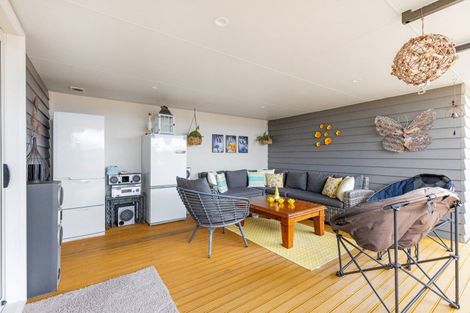 Photo of property in 11 Monaco Grove, Fitzherbert, Palmerston North, 4410