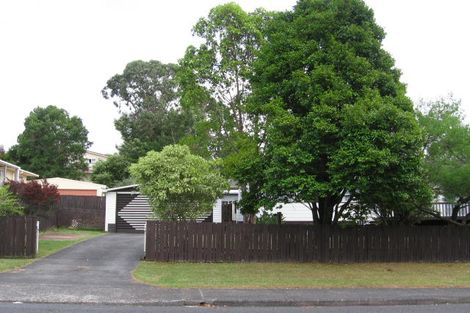 Photo of property in 2 Longreach Drive, Sunnyvale, Auckland, 0612