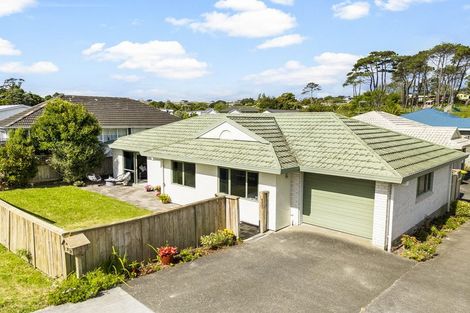 Photo of property in 1/919 Whangaparaoa Road, Manly, Whangaparaoa, 0930