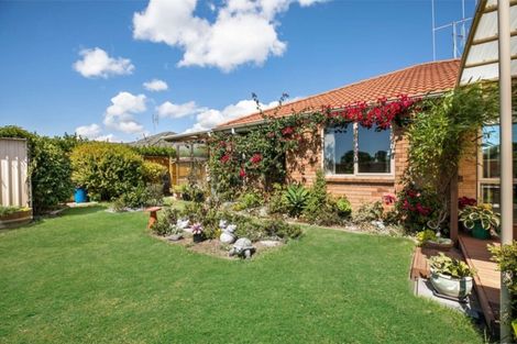 Photo of property in 56 Carrington Drive, Papamoa Beach, Papamoa, 3118