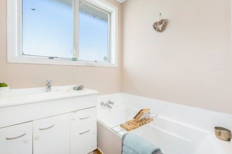 Photo of property in 44 Beauzami Crescent, Ascot Park, Porirua, 5024