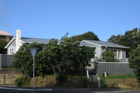 Photo of property in 2 Horokiwi Road West, Newlands, Wellington, 6037