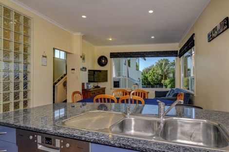 Photo of property in 8 Barrett Street, Westown, New Plymouth, 4310