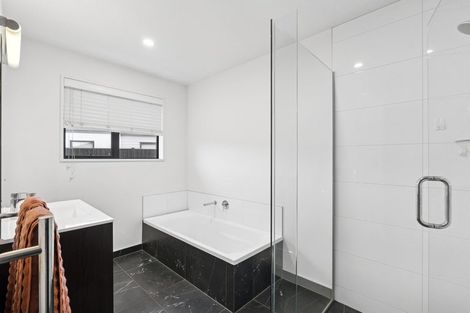 Photo of property in 40 Marbleleaf Lane, Albert Town, Wanaka, 9305