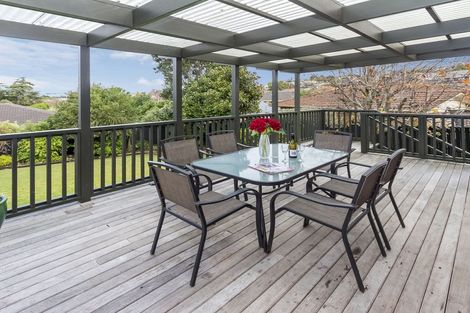 Photo of property in 6 Channing Crescent, Botany Downs, Auckland, 2010