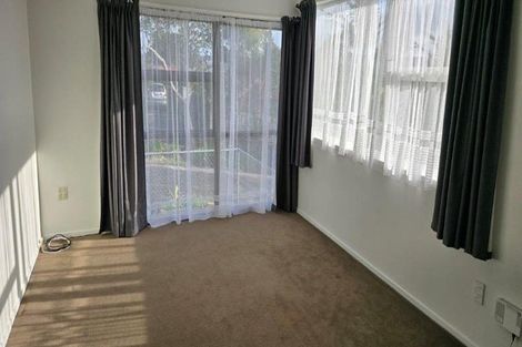 Photo of property in 39 Kirrie Avenue, Te Atatu South, Auckland, 0610