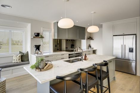 Photo of property in 71 Oak Road, Poraiti, Napier, 4112