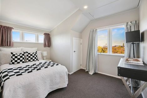 Photo of property in 19 Beach Road, Mellons Bay, Auckland, 2014