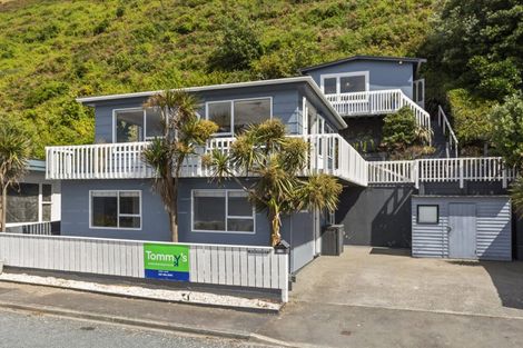 Photo of property in 118 Owhiro Bay Parade, Owhiro Bay, Wellington, 6023