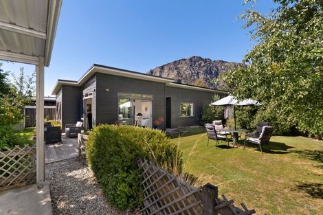 Photo of property in 8a Amber Close, Arthurs Point, Queenstown, 9371