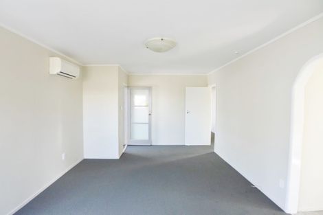 Photo of property in 37 Cheval Drive, Totara Vale, Auckland, 0629
