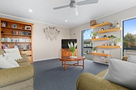 Photo of property in 90 Collingwood Road, Waiuku, 2123