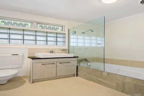 Photo of property in 211 Titirangi Road, Titirangi, Auckland, 0604