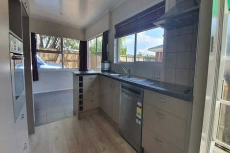 Photo of property in 98 Botany Road, Botany Downs, Auckland, 2010