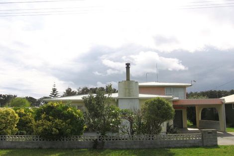 Photo of property in 7 Hennessy Street West, Foxton Beach, Foxton, 4815