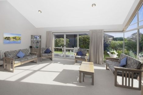 Photo of property in 27 Regency Crescent, Redwood, Christchurch, 8051