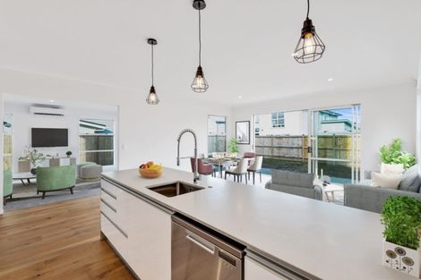 Photo of property in 19 Kukuwai Avenue, Red Beach, 0932