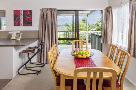 Photo of property in 6 Channing Crescent, Botany Downs, Auckland, 2010