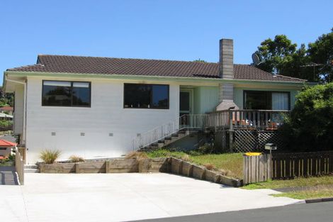 Photo of property in 36 Deverell Place, Northcross, Auckland, 0632