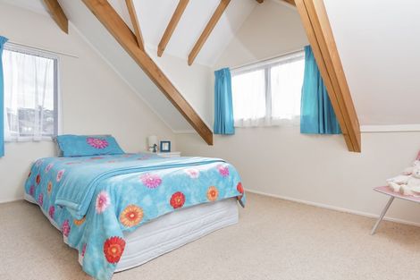 Photo of property in 6 Channing Crescent, Botany Downs, Auckland, 2010