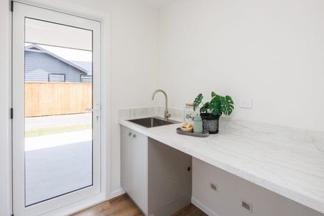 Photo of property in 69 Atlantic Drive, Fitzherbert, Palmerston North, 4410