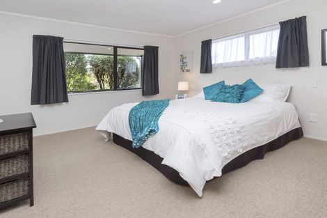 Photo of property in 6 Channing Crescent, Botany Downs, Auckland, 2010