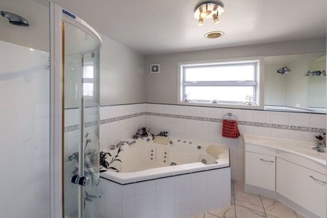 Photo of property in 11 Dart Crescent, Island Bay, Wellington, 6023