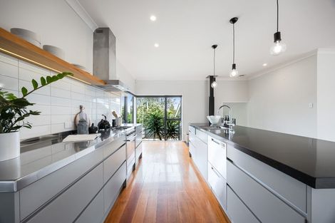 Photo of property in 35 Rock Isle Road, Torbay, Auckland, 0630