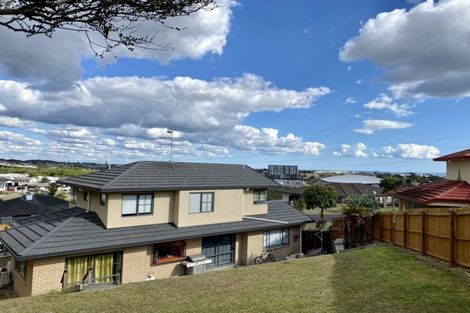 Photo of property in 15 Fairchild Avenue, Goodwood Heights, Auckland, 2105
