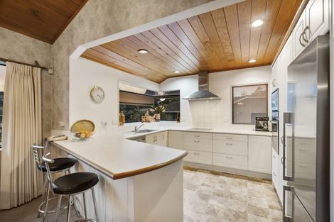 Photo of property in 8 Landsberg Way, Windsor Park, Auckland, 0632