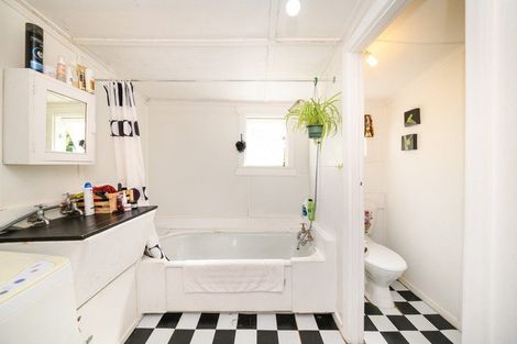 Photo of property in 9 Lambert Street, Marton, 4710