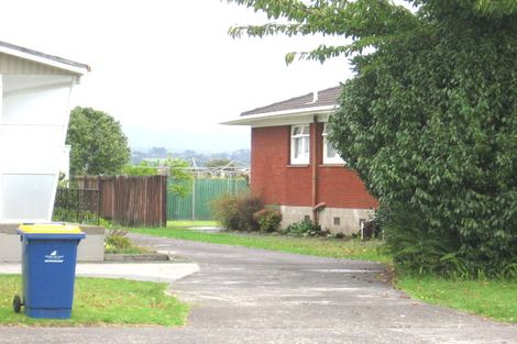 Photo of property in 1/132 Te Atatu Road, Te Atatu South, Auckland, 0610