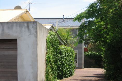 Photo of property in 11f Joan Street, Point Chevalier, Auckland, 1022