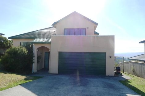 Photo of property in 11 Bennett Grove, Newlands, Wellington, 6037