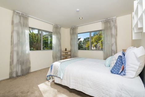 Photo of property in 1/76 Glamorgan Drive, Torbay, Auckland, 0630