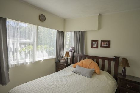 Photo of property in 22 Chelsea View Drive, Chatswood, Auckland, 0626