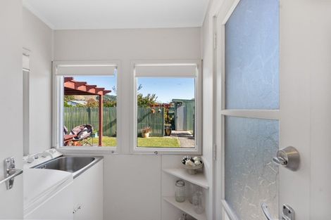 Photo of property in 5a Andrew Street, Waikanae, 5036